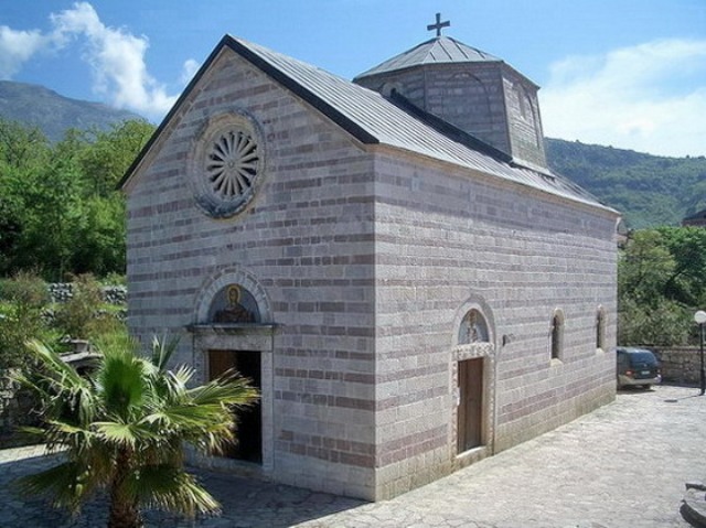 Crkva Uspenja Presvete Bogorodice u manastirskom kompleksu