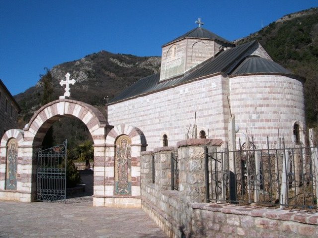 Manastir Podmaine nalazi se u Budvi