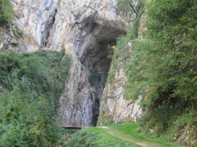 Ako vas put navede od Nikolja ka Zlatiboru, posetite i Potpećku pećinu